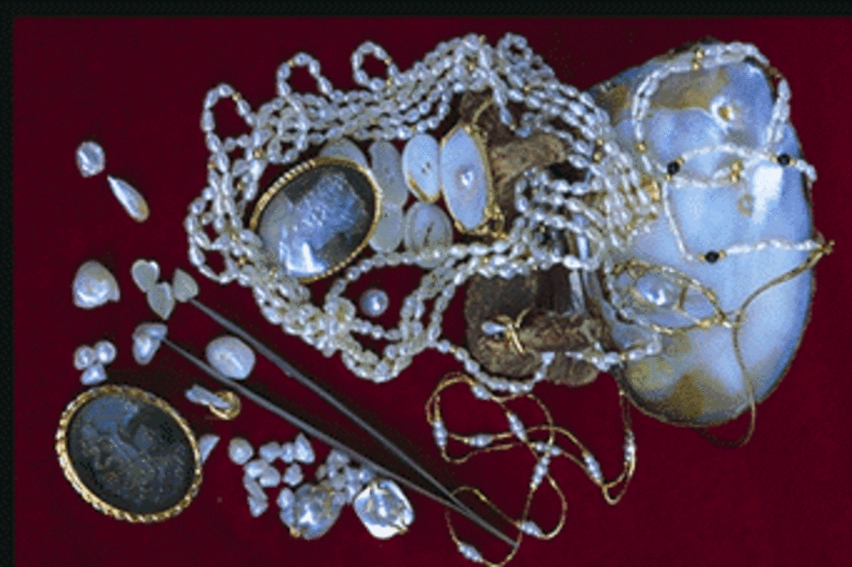 Tennessee River Pearls Made by Washboard Mussels