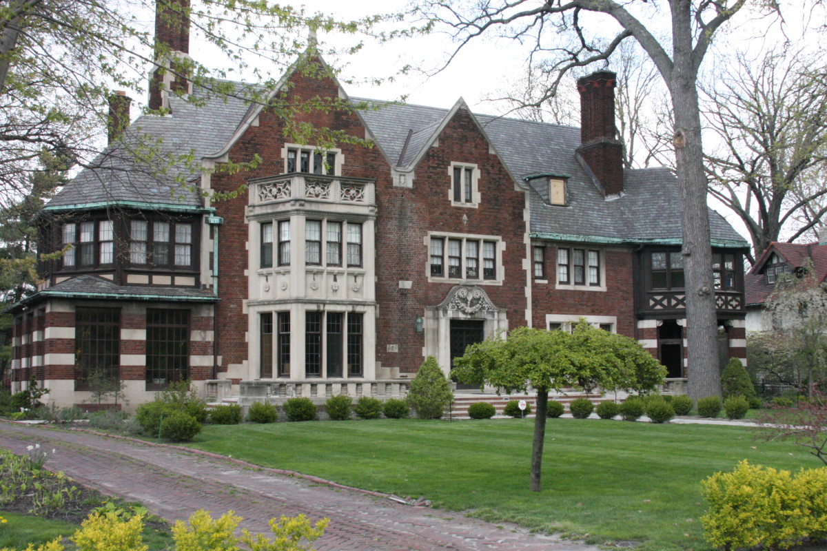 detroit-mansions-in-the-historic-boston-edison-district