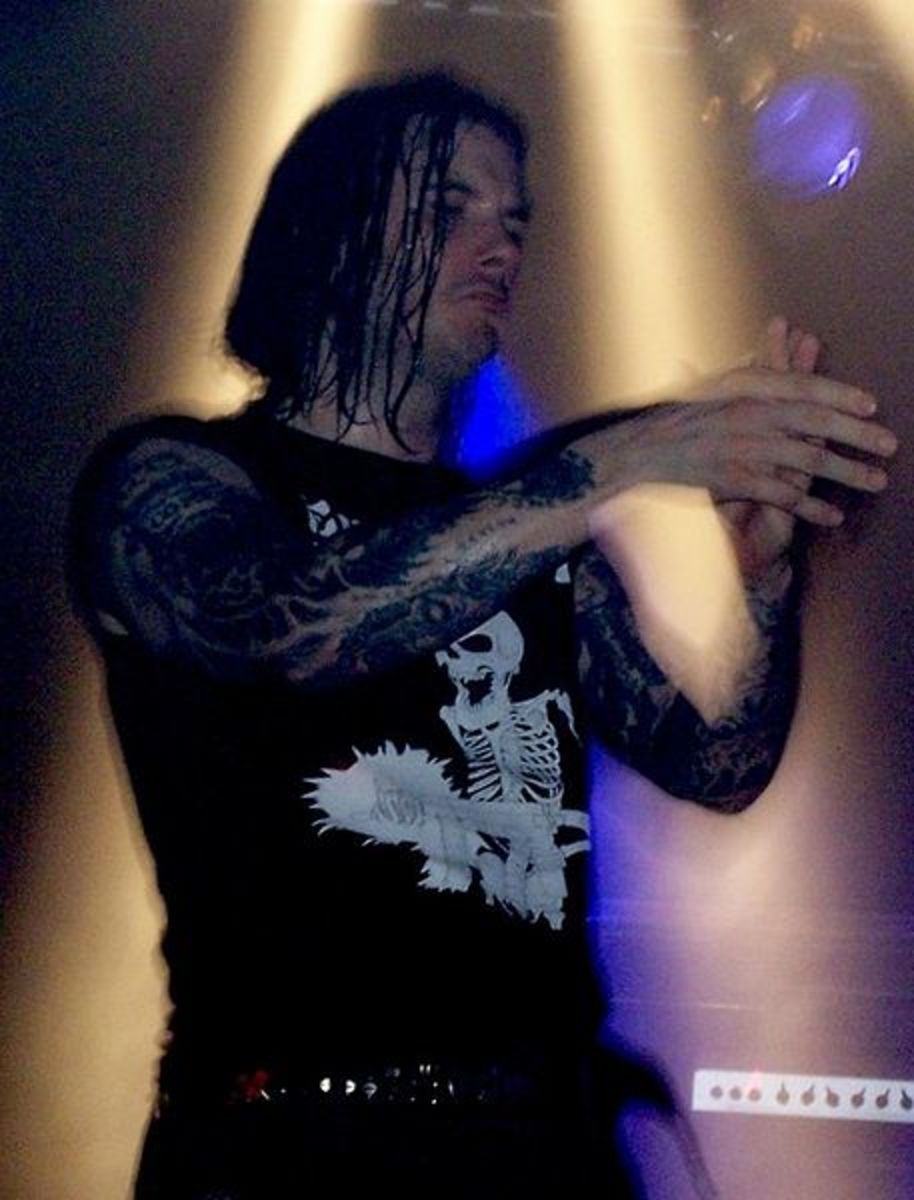 Phil Anselmo in concert with Down in Prague in 2008.