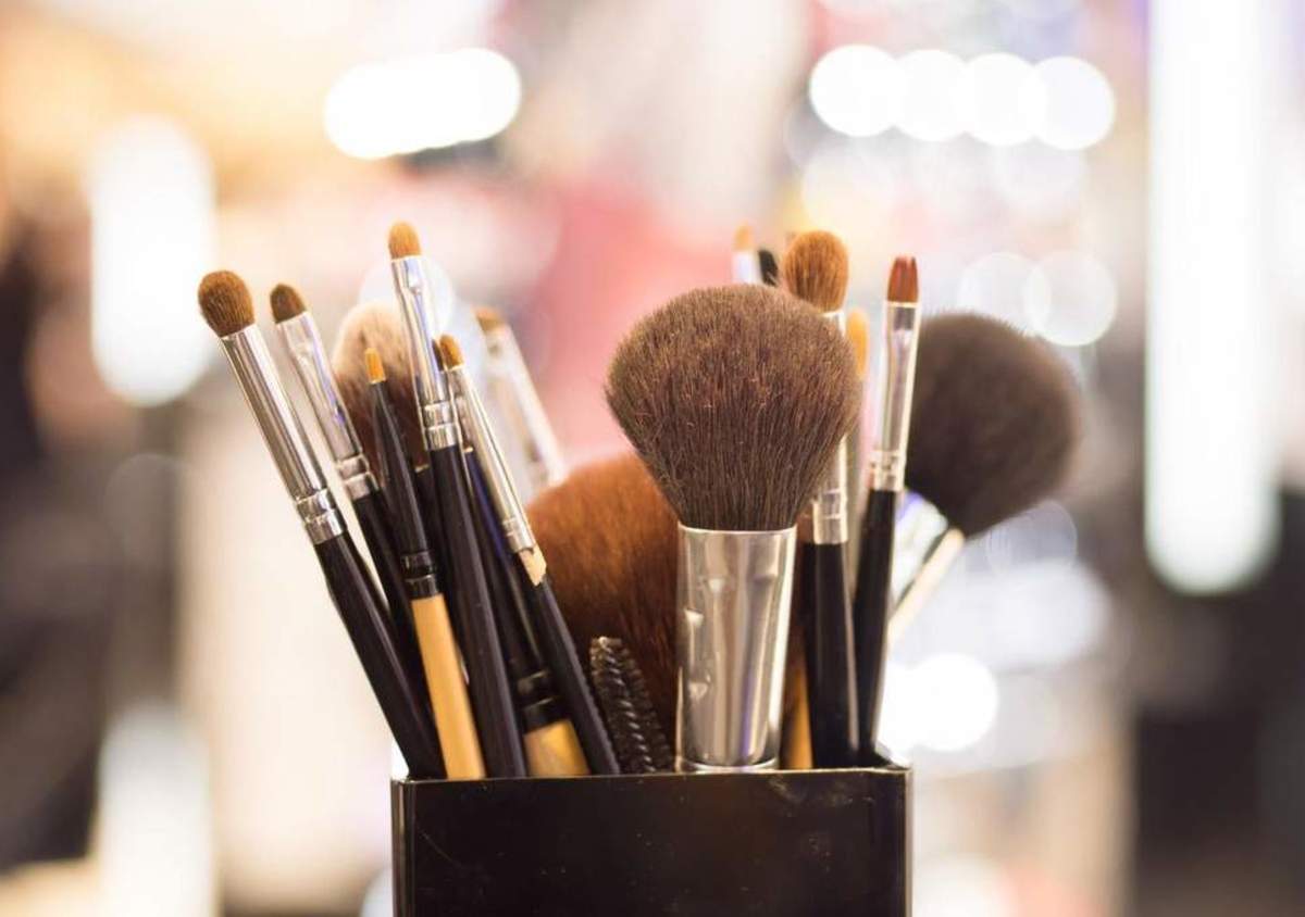 How to Apply Makeup For Beginners - HubPages