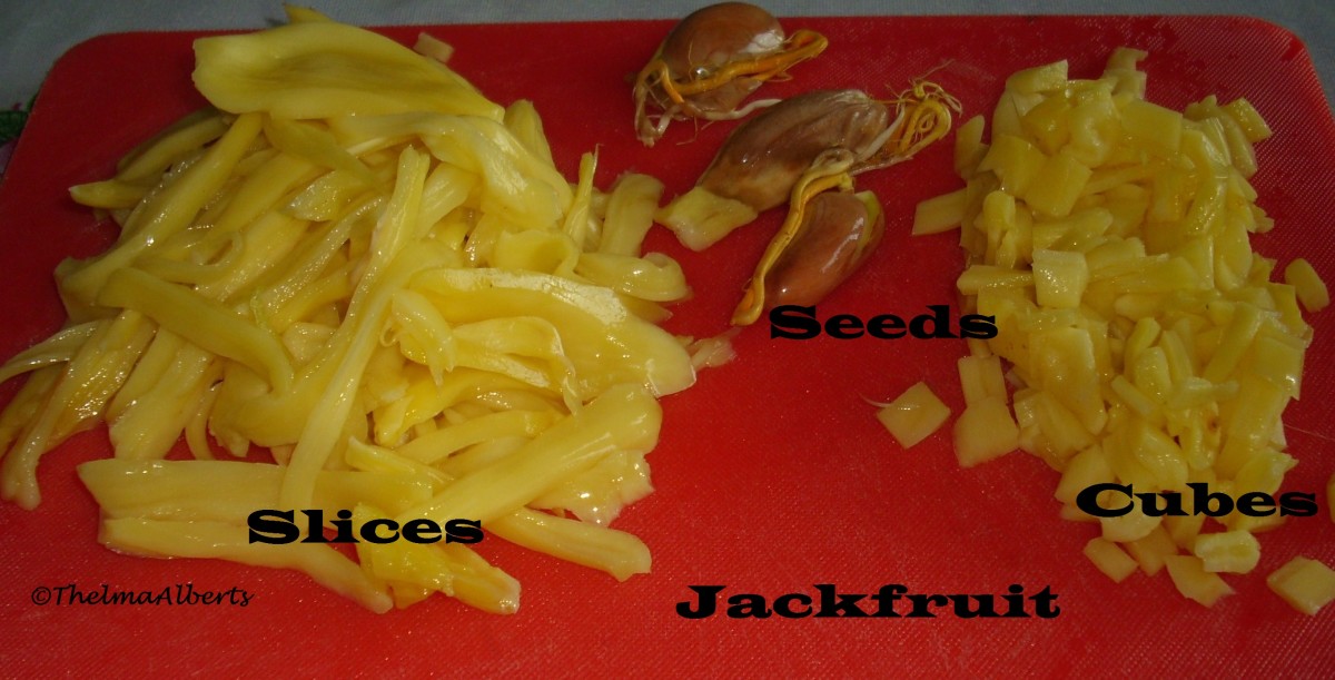 Jackfruit seeds, slices and in cubes.