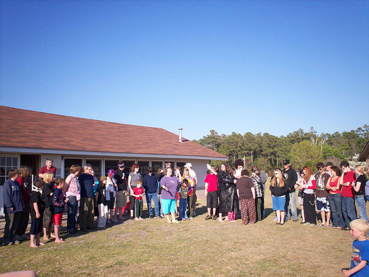 Gathering of the Families Learning Together members (a group of homeschooling families) in Foxlair, NC, USA. (wikipedia commons, retrieved 2012).