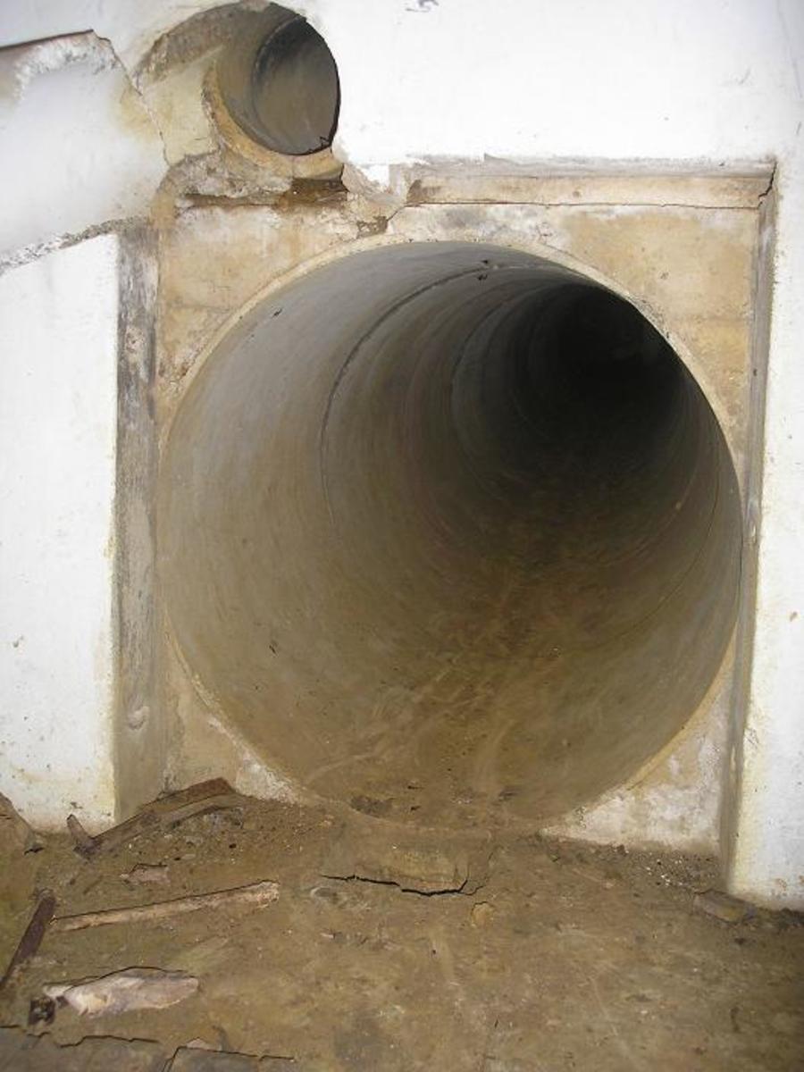 Escape tunnel from inside Hollingbourne Zero station.