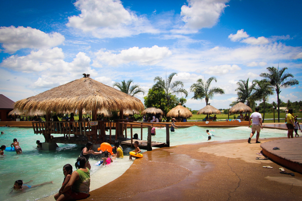 coolwaves-waterpark-resort-in-bulakan-bulacan