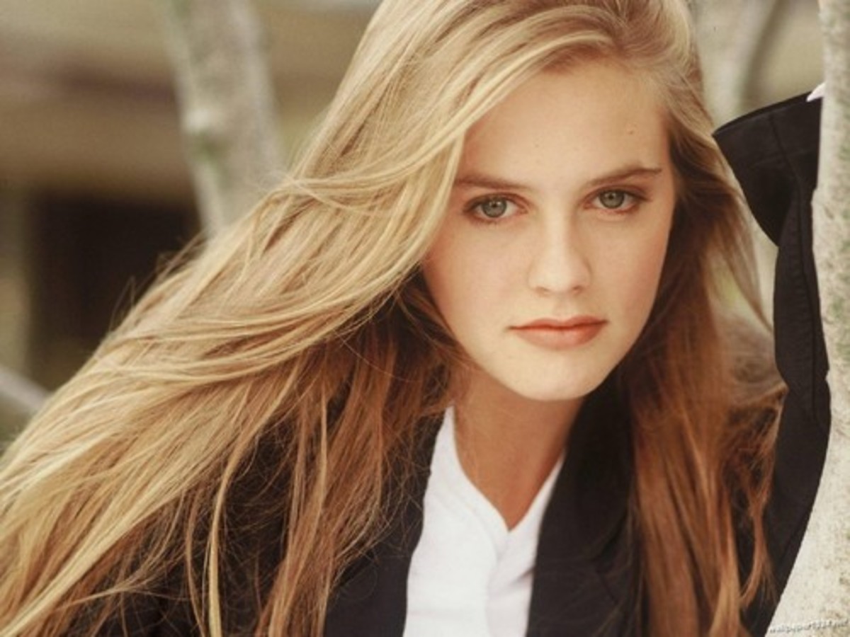 Alicia Silverstone eats a raw plant-based vegan diet. She started modeling at age 6. When looking for pictures of her, I realized that she is so adorable looking, I could fill this whole article with pictures of her.
