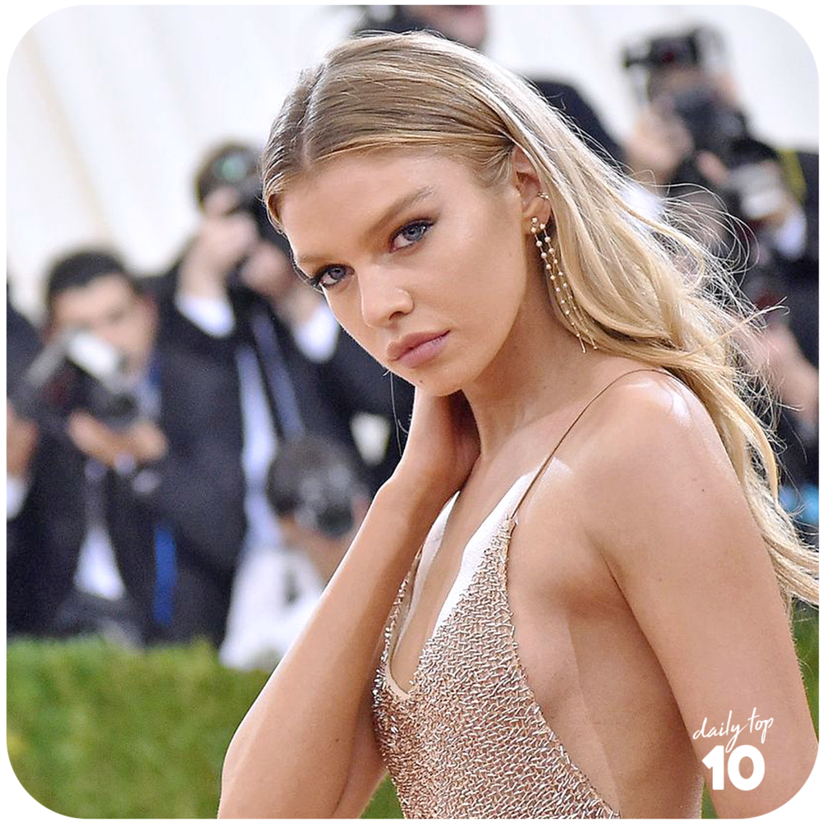 Stella Maxwell on the red carpet.