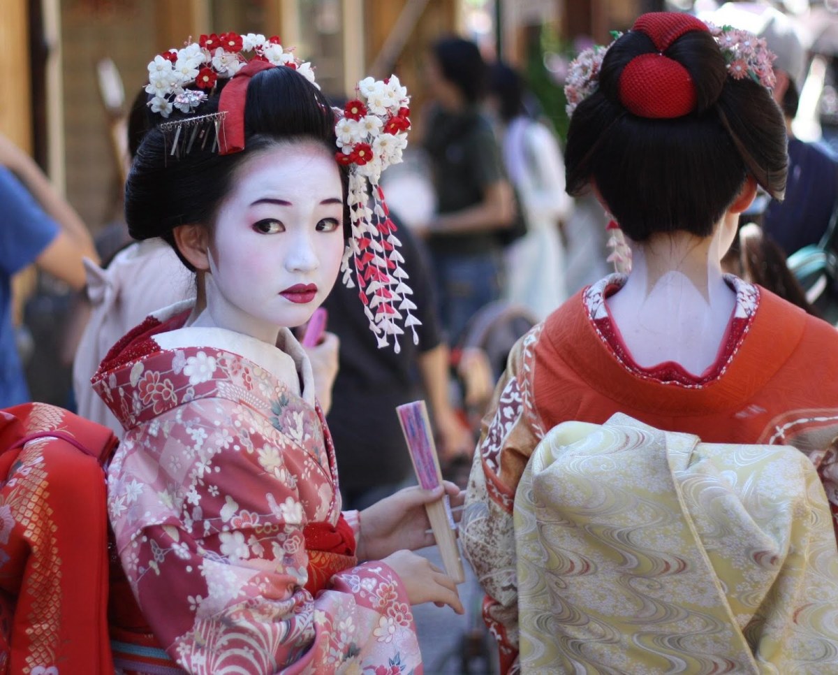 There are also specific hairstyles for maiko and for geisha