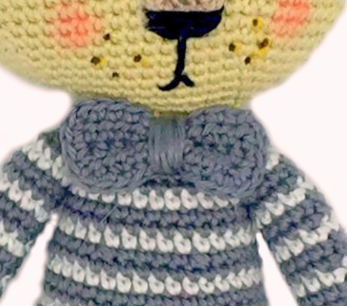 free-crochet-pattern-cat-in-striped-pajamas-amigurumi-doll