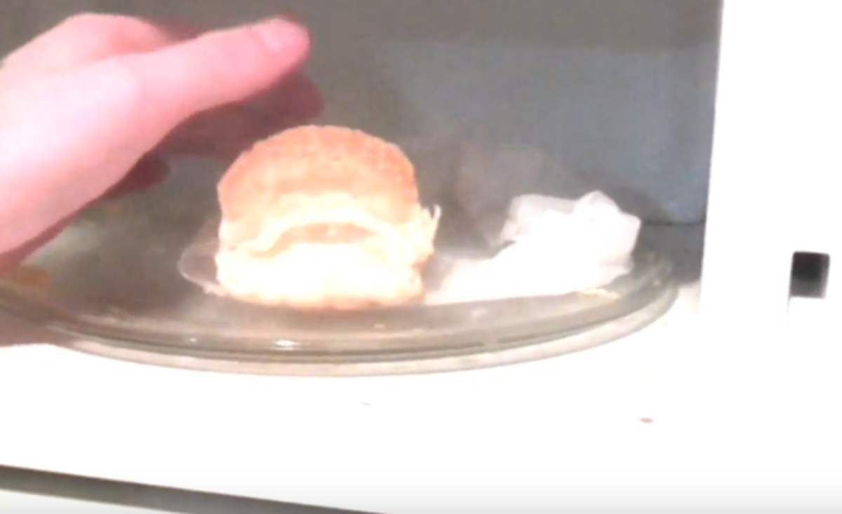 How to Steam Bread Rolls and Hot Dog Buns in the Microwave