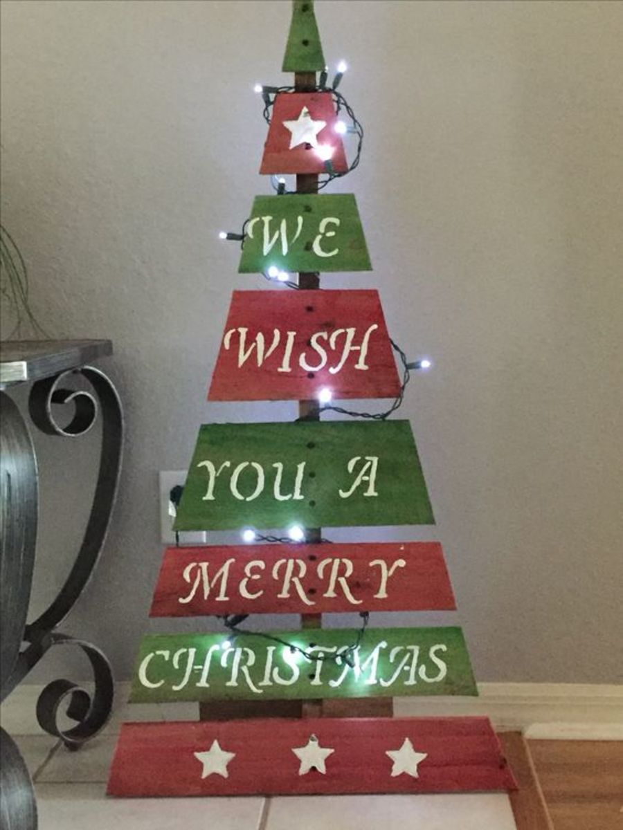 Red and Green Pallet Tree