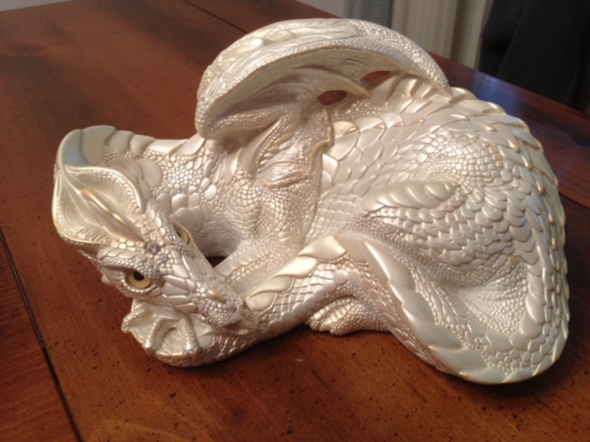 Curled Ivory Windstone Edition Dragon by Melody Peña (retired 1994)