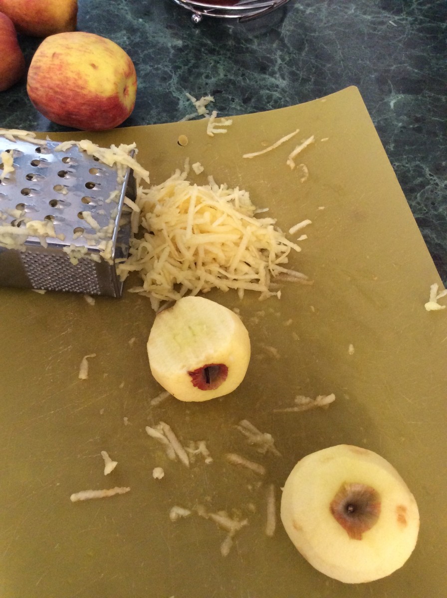 Peel apples and grate down to the core, on all sides.