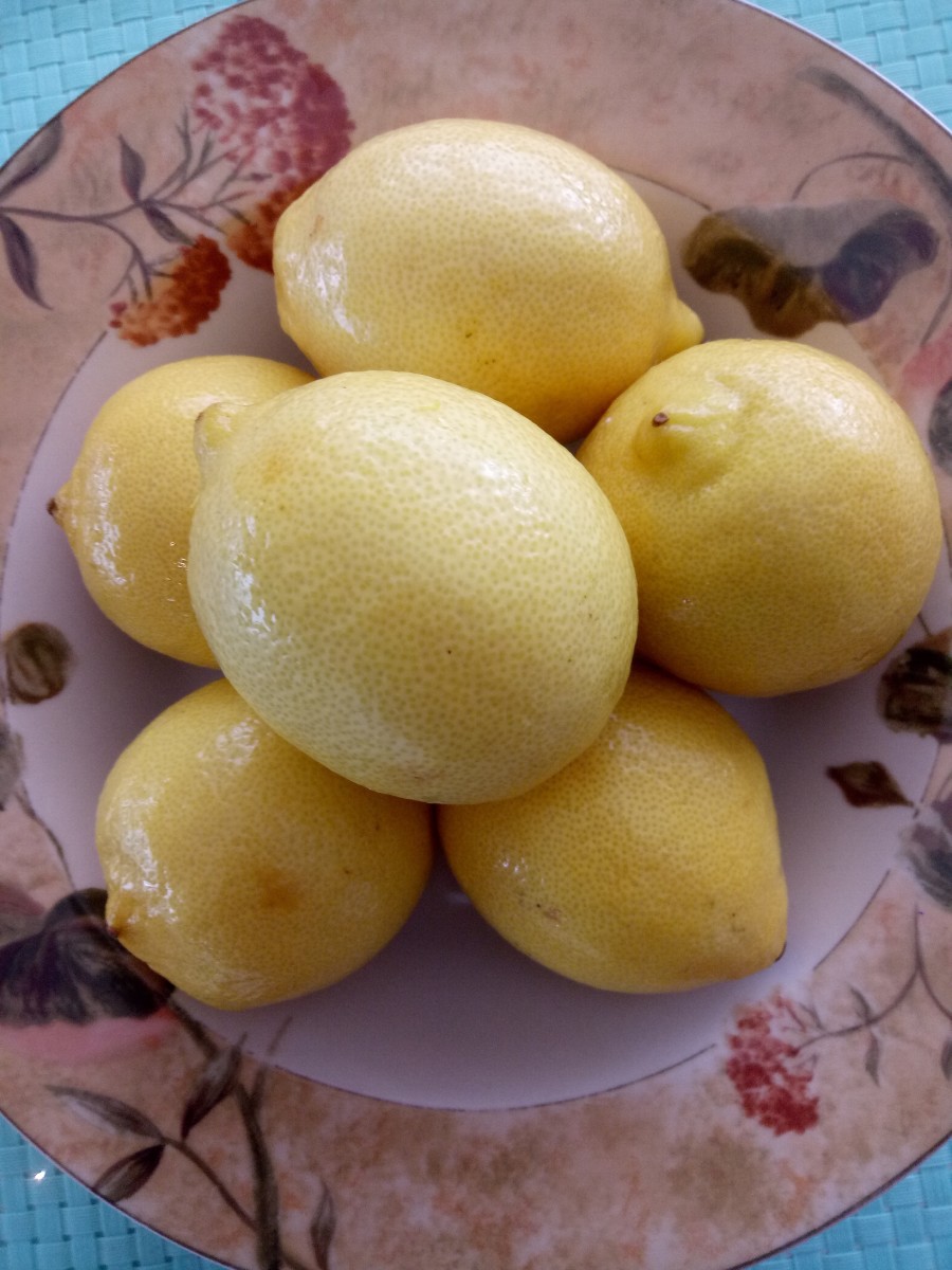 Lemons ready for juicing. 