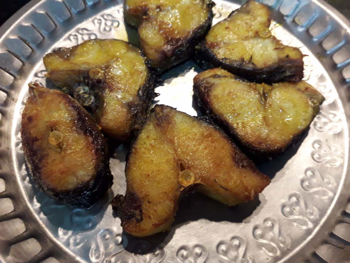 Fried rohu fish makes a delicious snack or starter.