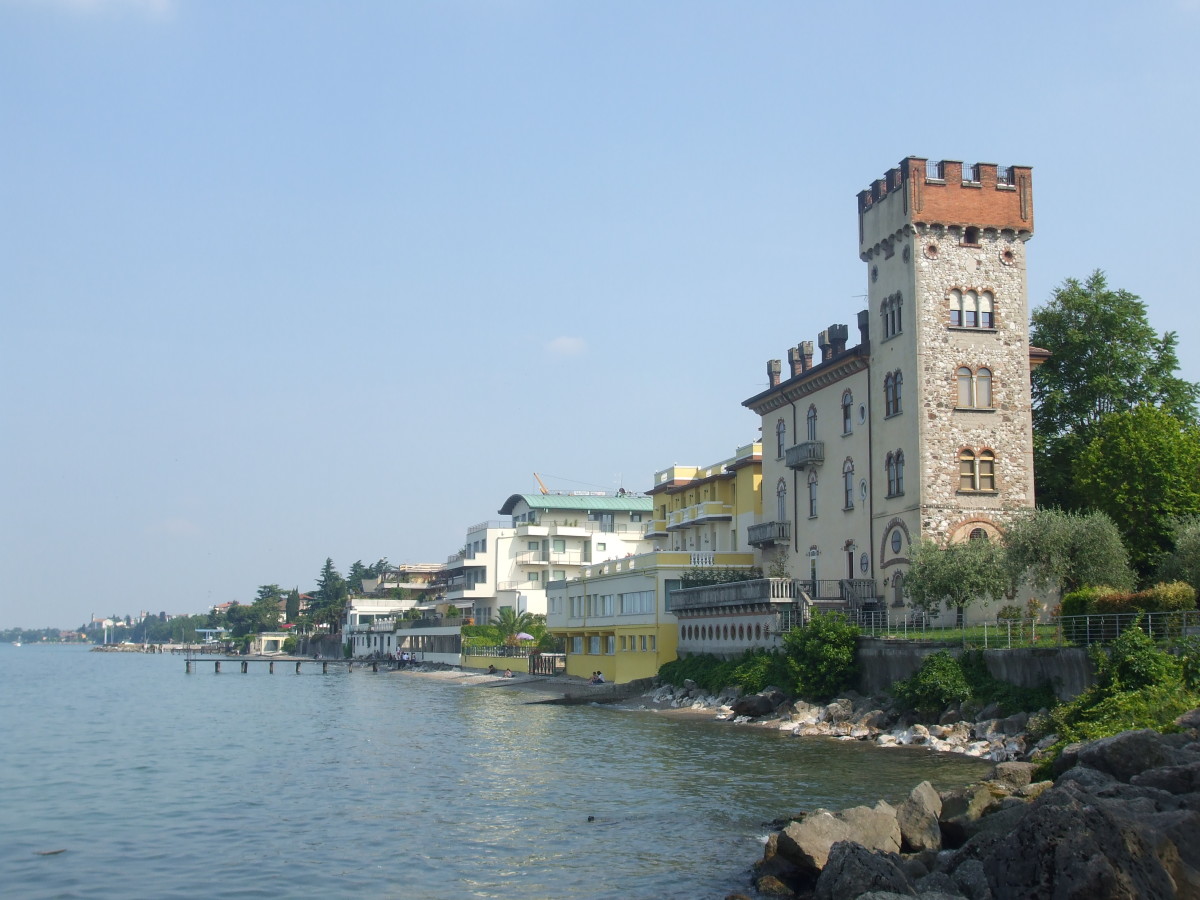A Rough Guide to Lake Garda in Italy : Things to Do in Desenzano