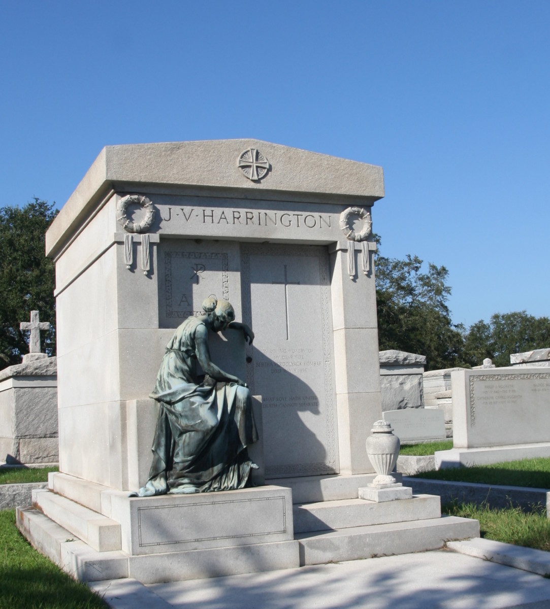 lakelawn-metairie-cemetery-graveyard-to-new-orleans-rich-and-powerful