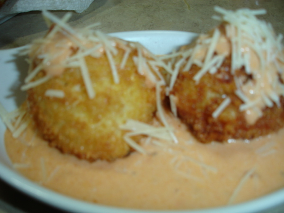 Serving the Cheesecake factory Fried Mac and cheese balls