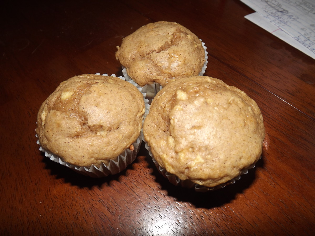 Finished apple cinnamon muffins
