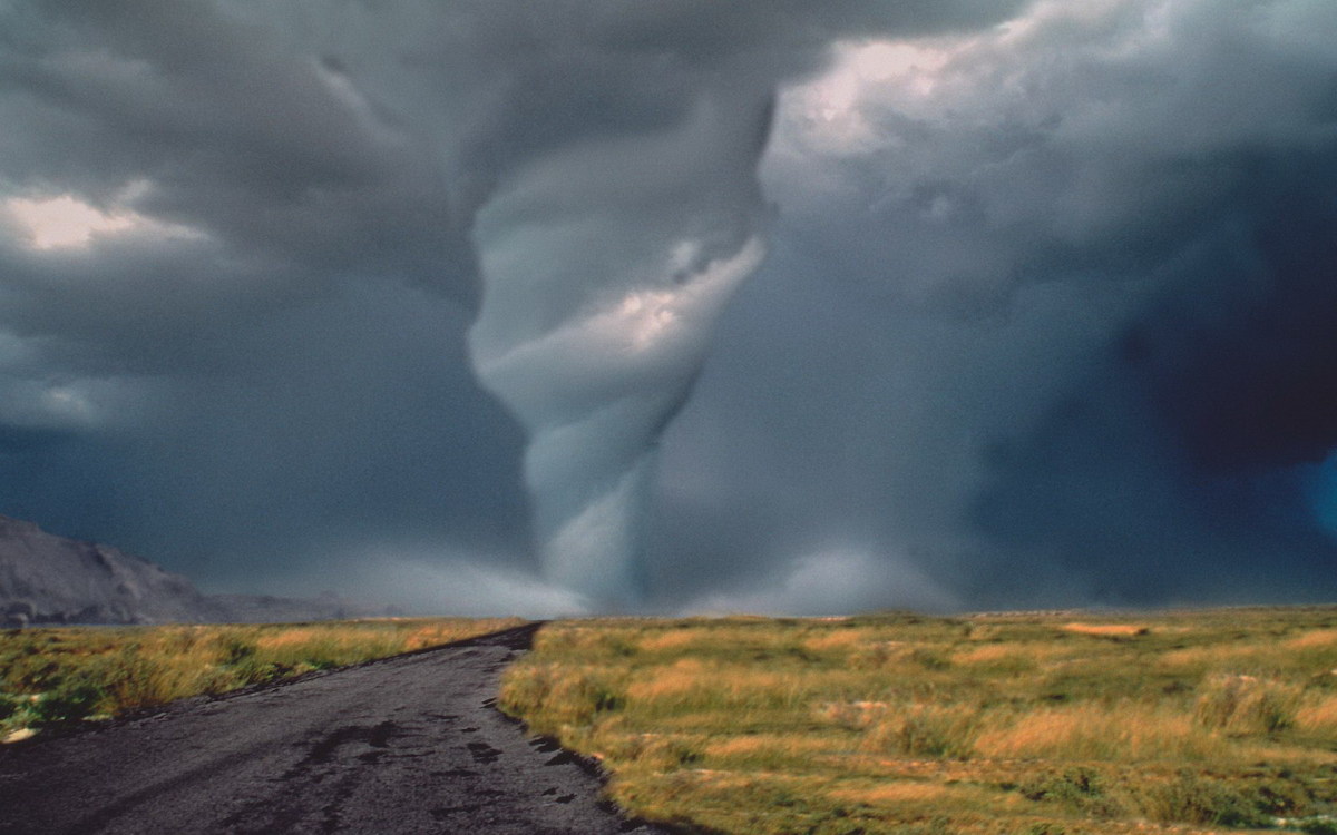 Tornado formation safety: procedures and tips to stay safe until it's over