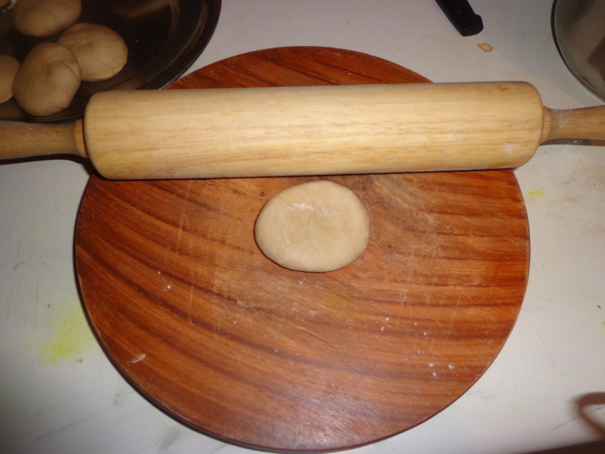 Using a rolling pan, start to roll.