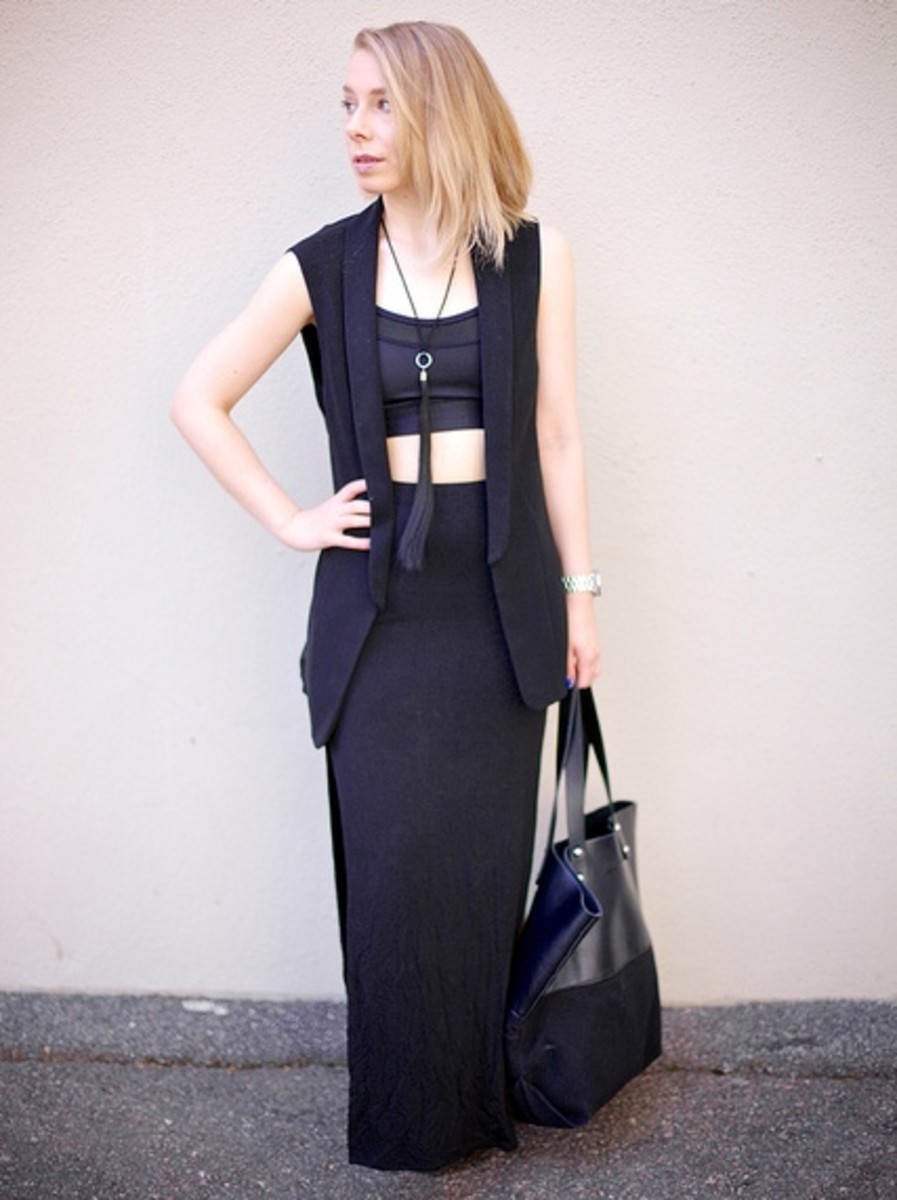 How to wear a black maxi skirt
