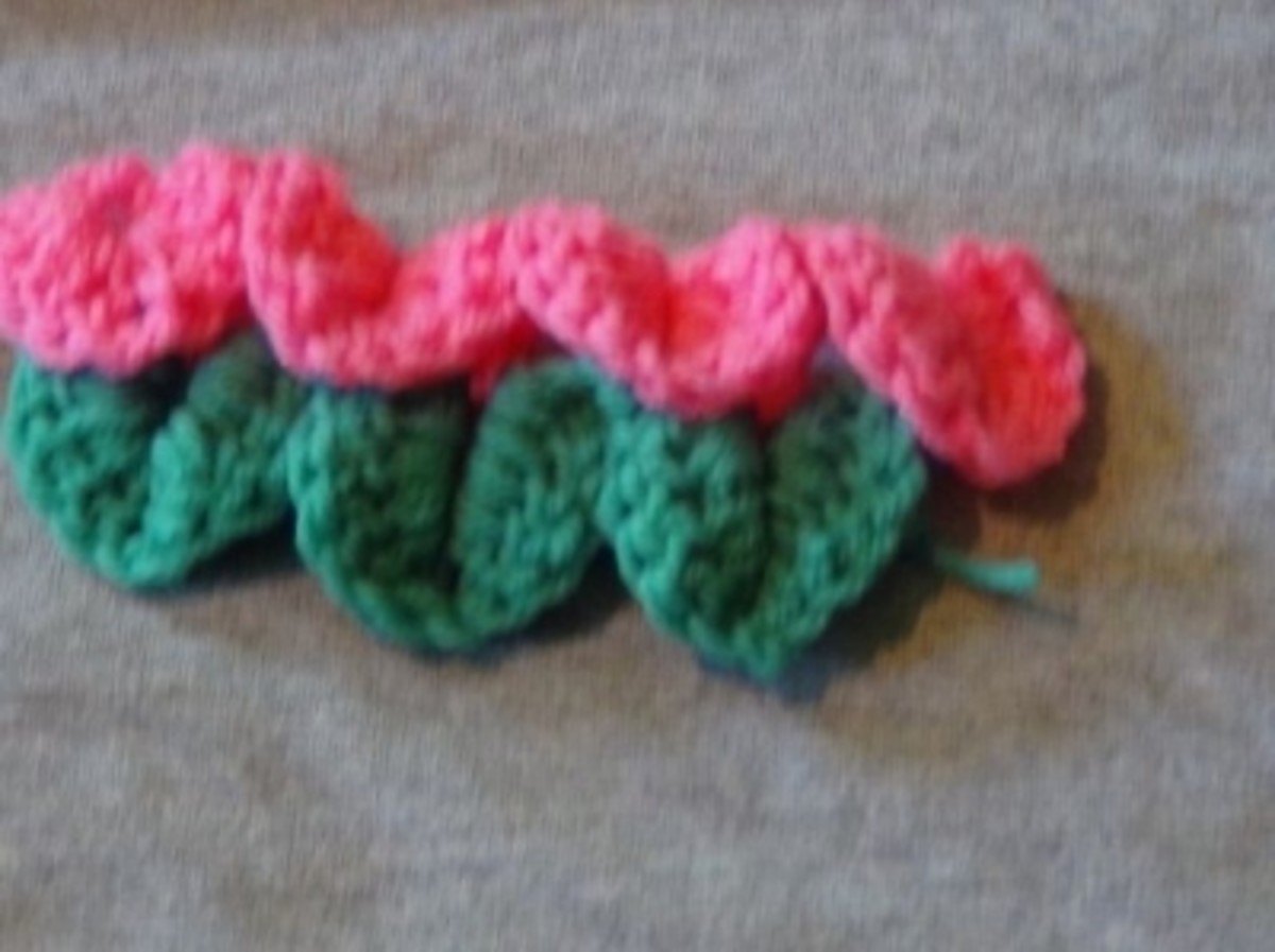 This is the second set of crocodile stitches. It works well to select contrasting colors of yarn in each row of leaflets or crocodile scales to help each row stand out.