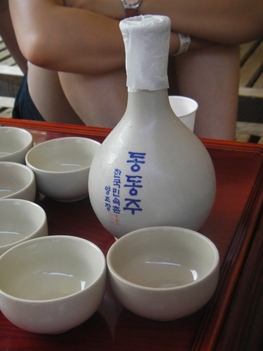 Korean Rice Wine Served in Wine Bowls (Photo courtesy by strikeael from Flickr.com)