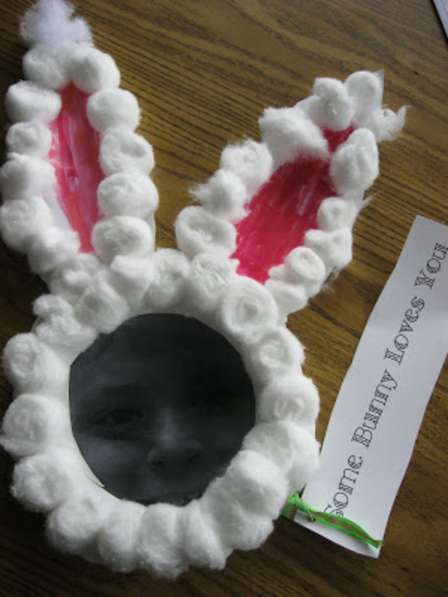 This Easter Bunny craft requires a paper plate, some paper, cotton balls and glue...and your child's picture.  It's a fun and easy Spring craft that kids will love to make.