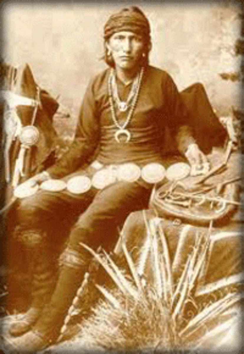 Atsidi Sani, the first Navajo to learn the art of silversmithing.