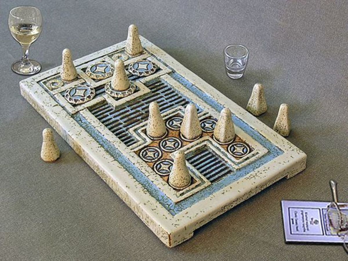 Knossos game is the ancient board game discovered by Evans in the Palace of Knossos and goes back to 1600 BC. Tetraktis-studio