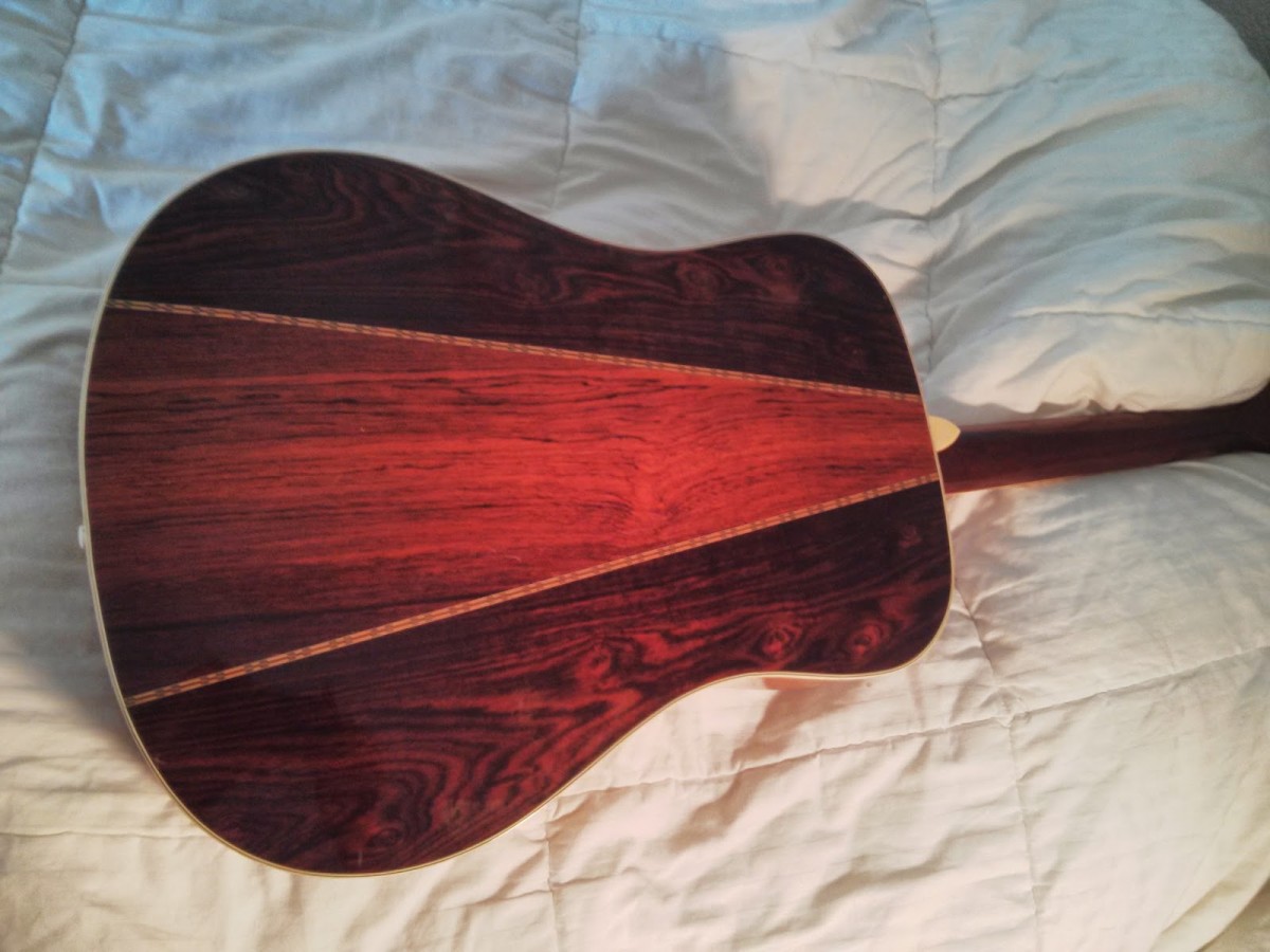 The beautiful 3 piece rosewood back of the D-35, and HD-35 are their most defining feature. 