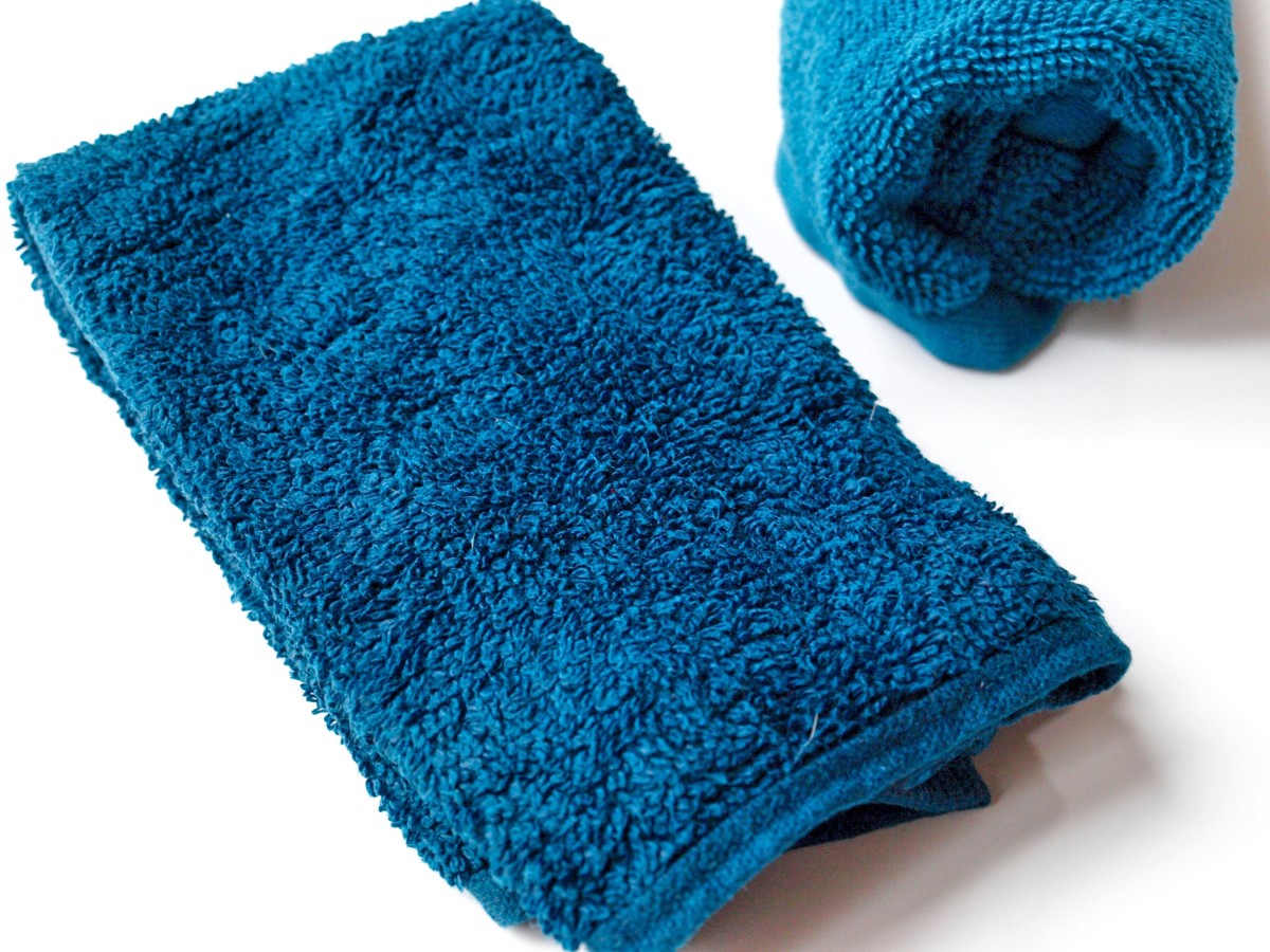 Hot or cold compresses may help with your gout. 