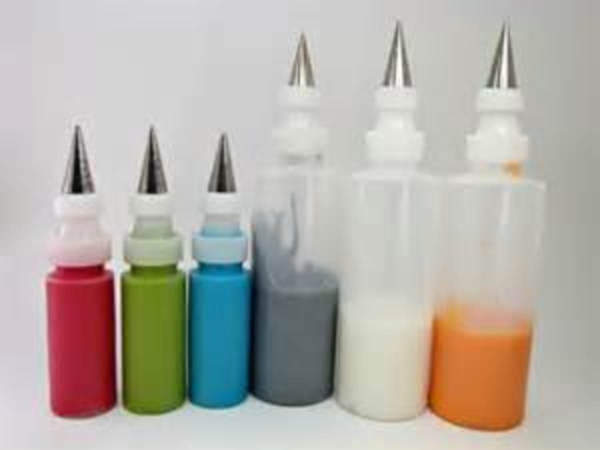 Store Colored Icing in Squeeze Bottles