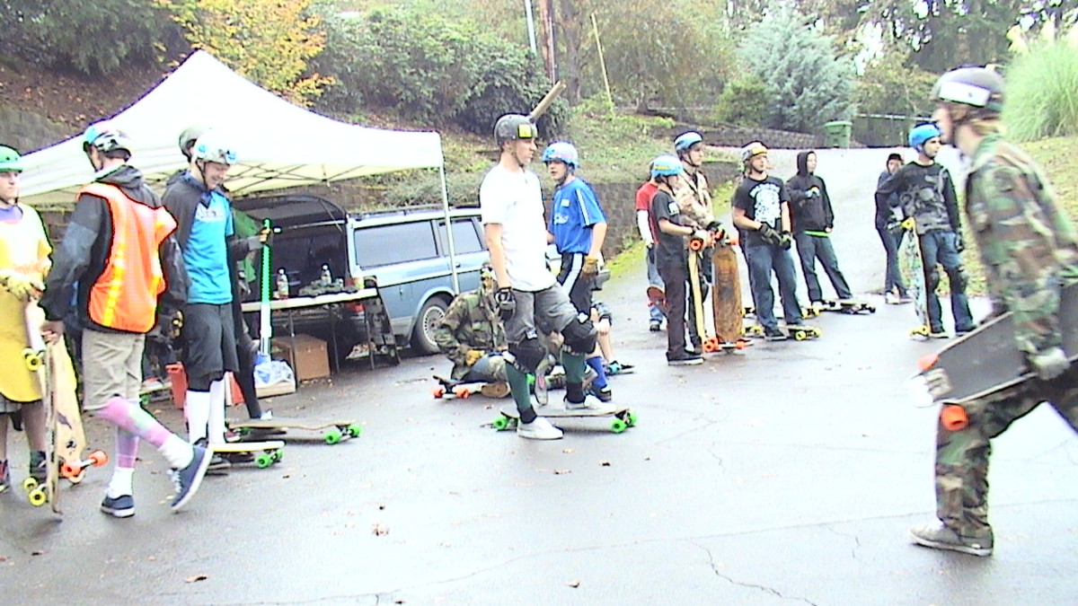 extreme-long-board-skating-competition-on-wet-slope