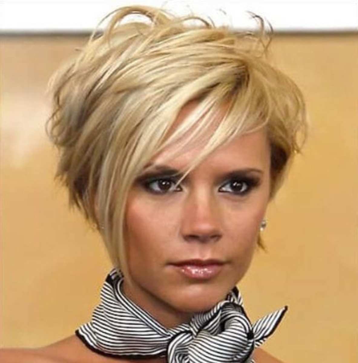 20 Flattering Short Hairstyles for Long Faces | All Things Hair US