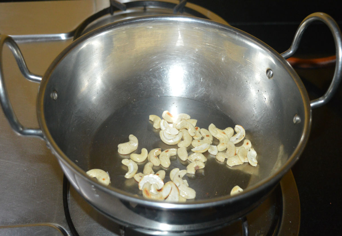 Roasted cashew nut pieces
