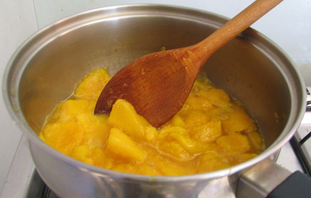 Making mango jam