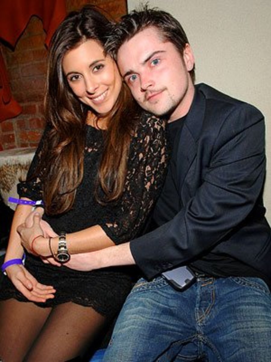 21-real-life-couples-committing-tv-and-film-incest-creepy