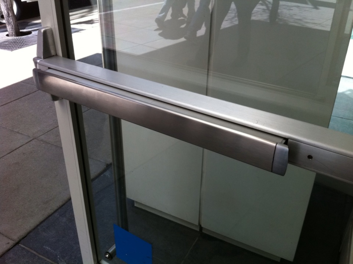 How to Avoid Germs on Door Handles by Using Your Butt as a Hands Free