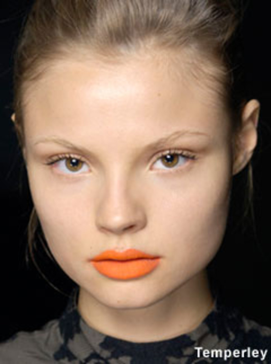 how-to-wear-orange-lipstick