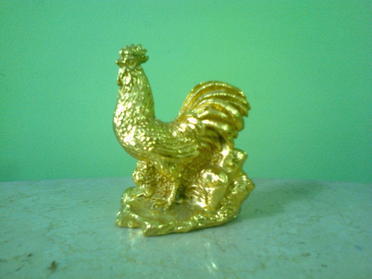 Rooster symbol and its applications in feng shui