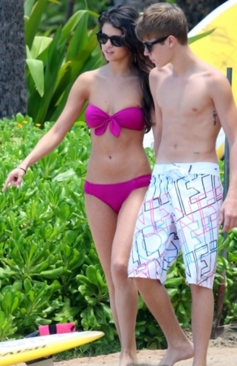 Selena Gomez and Justin Beiber at a beach in Hawaii