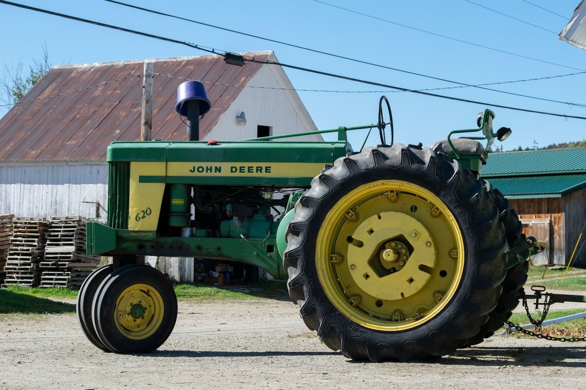 John Deere 750 Tractor - About the JD 750