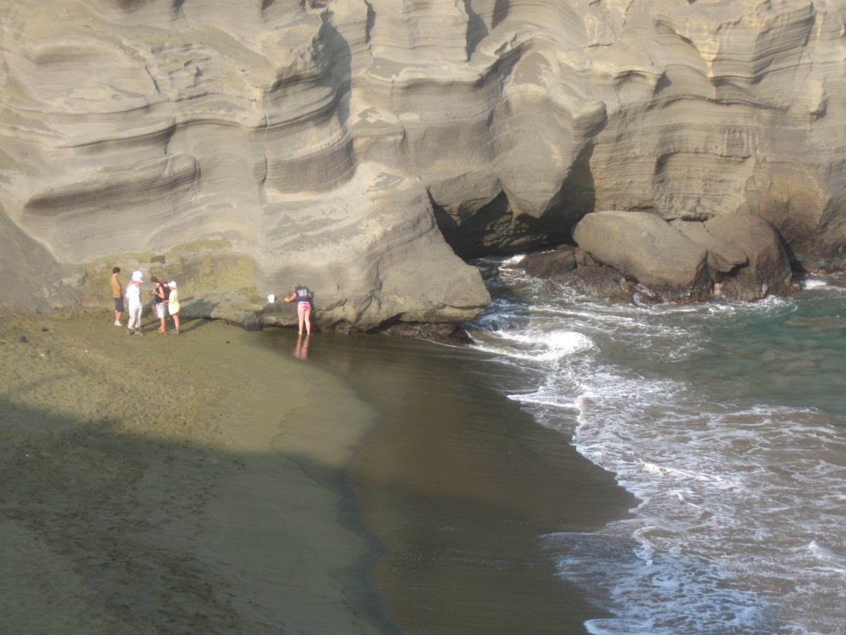 Green Sand Beach on Mahana Bay near Panalu'u