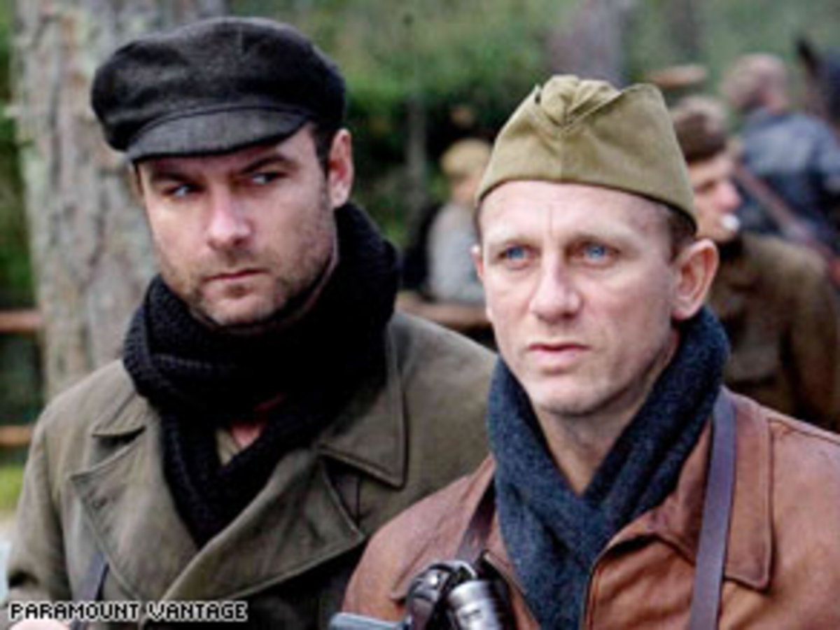 Daniel Craig & Liev Schreiber as Tuvia and Zus in DEFIANCE the movie (2008 film)