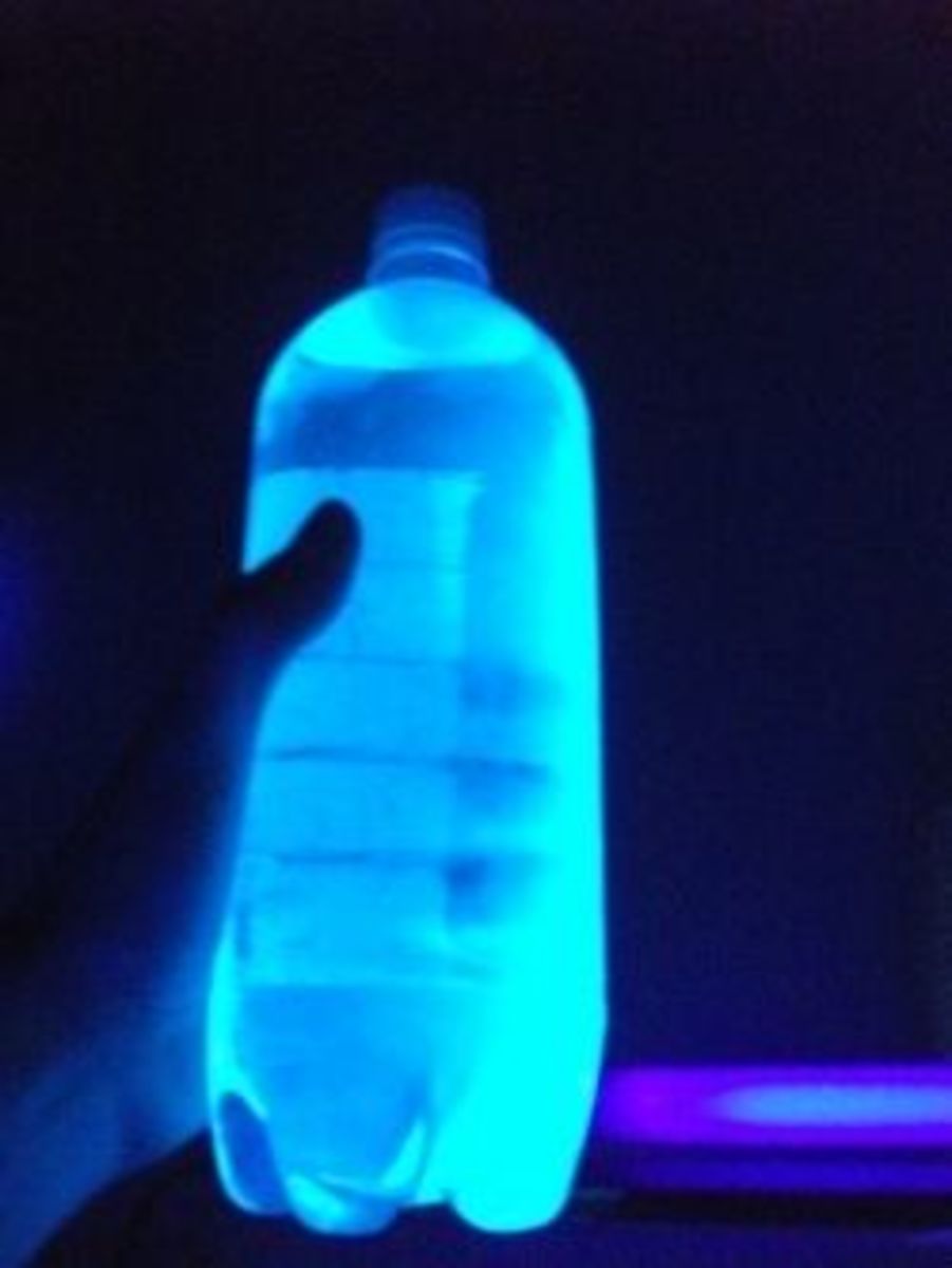 Tonic water glowing