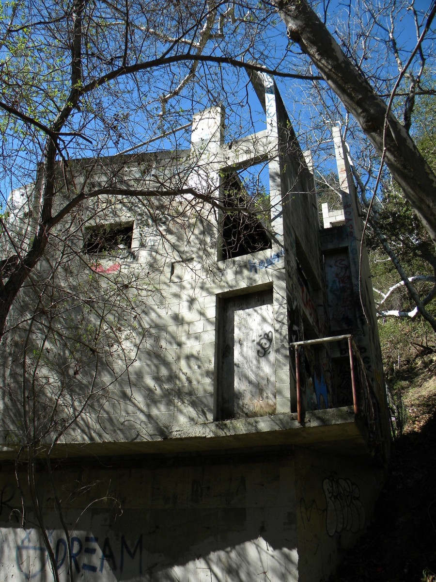the-mysterious-abandoned-house-in-topanga-canyon