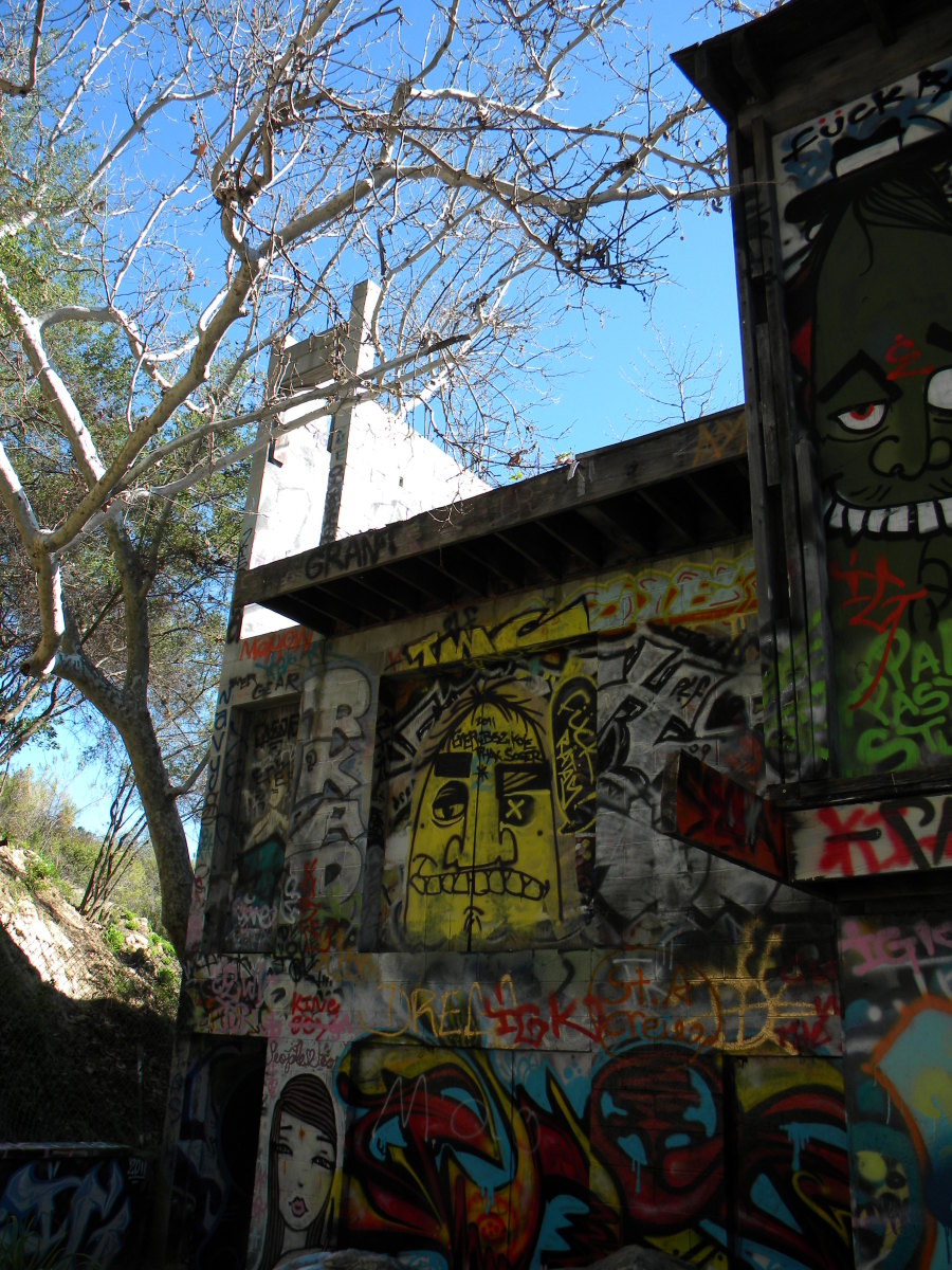 the-mysterious-abandoned-house-in-topanga-canyon