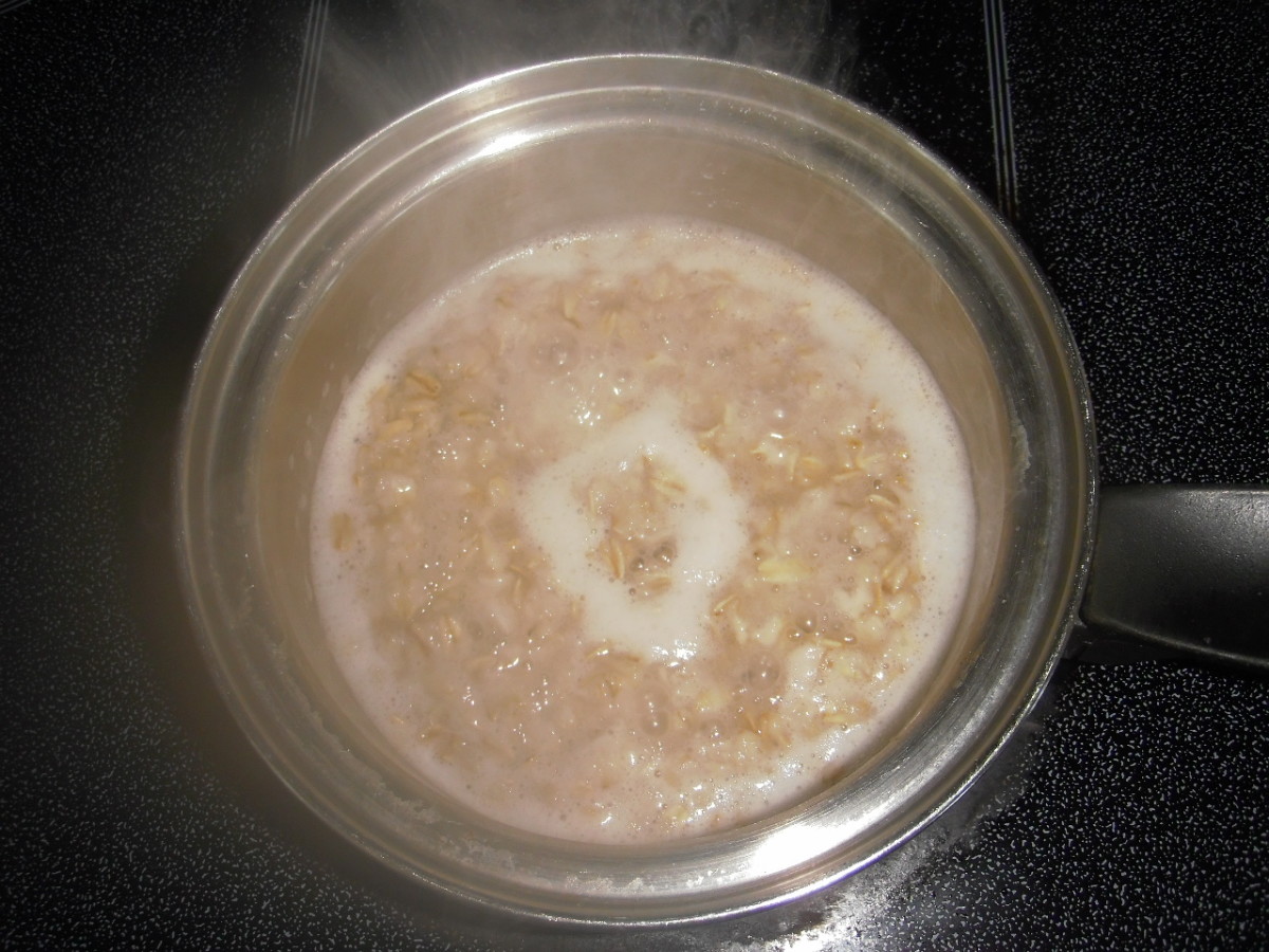 Early morning porridge made with large oat flakes.