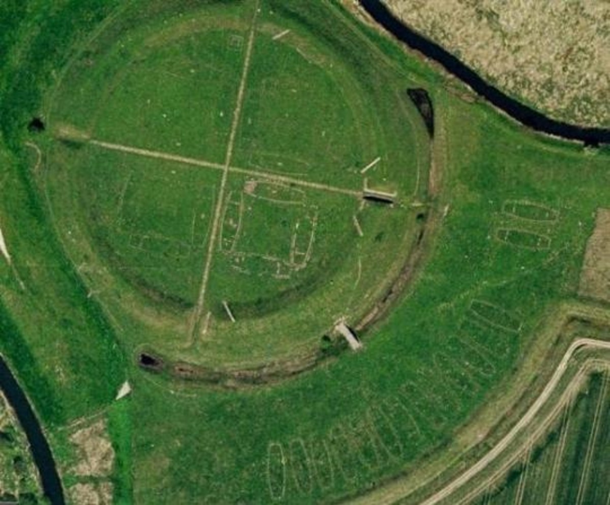 Aggersborg's fortified camp outline seen from the air with traces of longhouses outside the central ring and within around a cross-form roadway